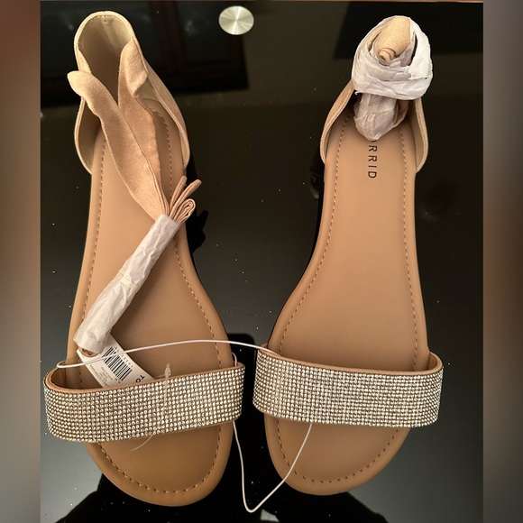 NWT - Torrid Flat Sandals with Ankle Wrap Straps - Picture 1 of 3